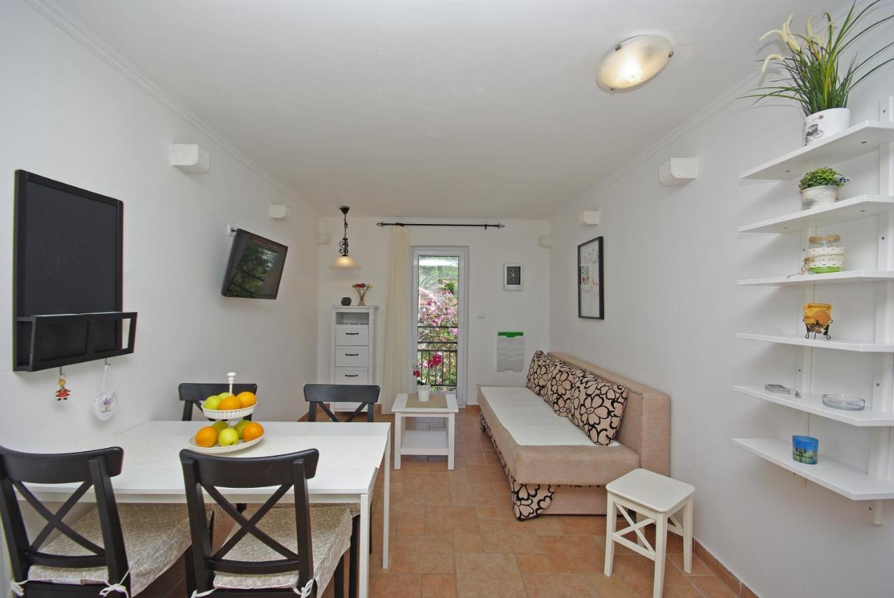 Steinhaus Dalmatien Apartment โปดาซา ภายนอก รูปภาพ