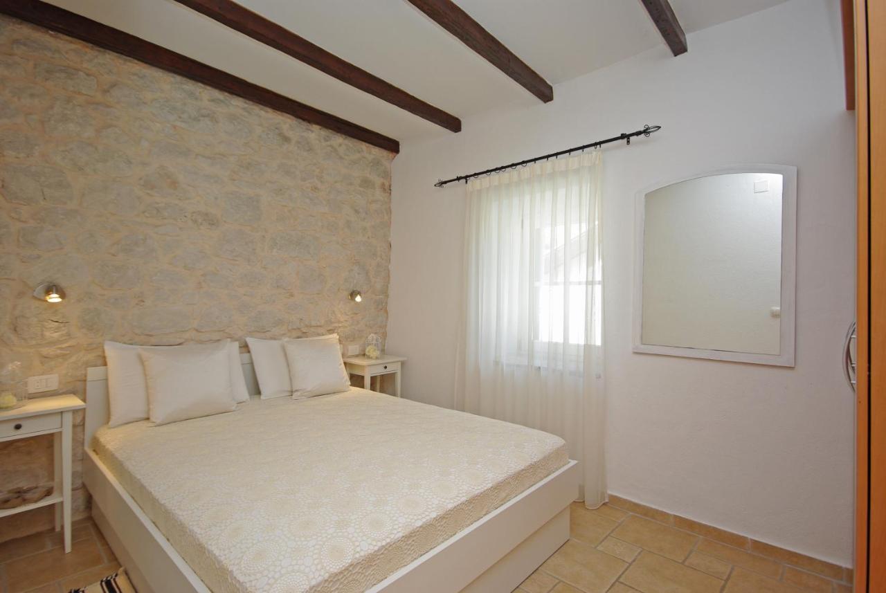Steinhaus Dalmatien Apartment โปดาซา ภายนอก รูปภาพ