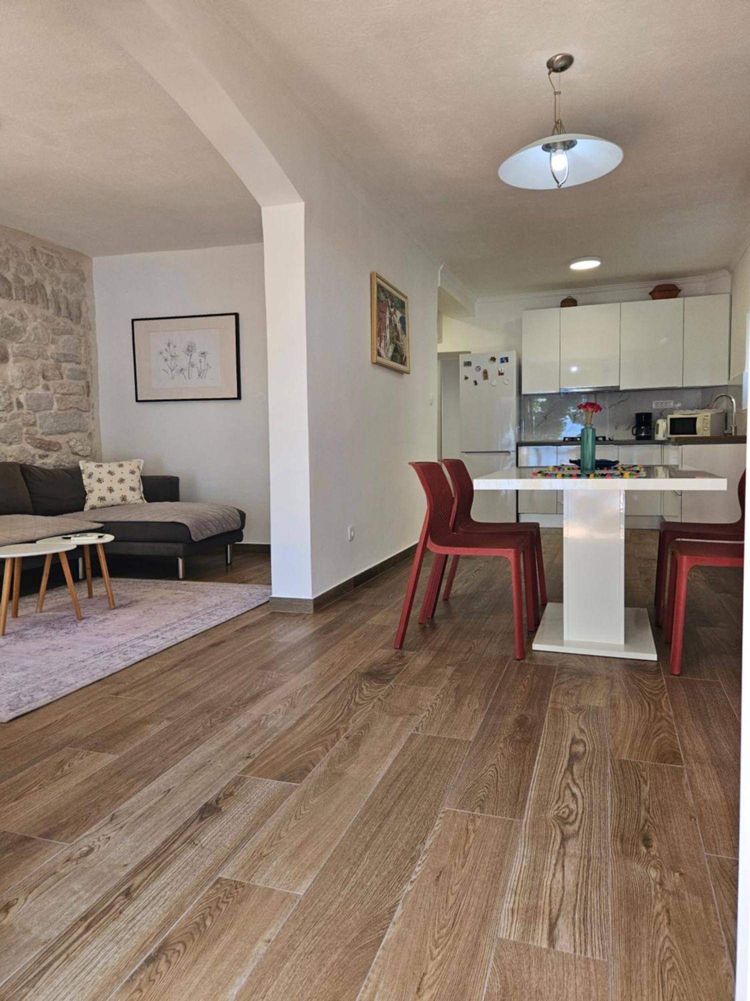 Steinhaus Dalmatien Apartment โปดาซา ภายนอก รูปภาพ