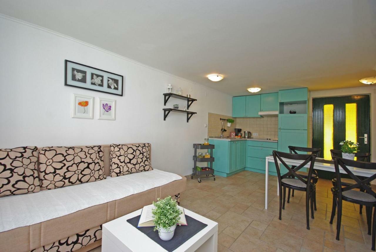 Steinhaus Dalmatien Apartment โปดาซา ภายนอก รูปภาพ