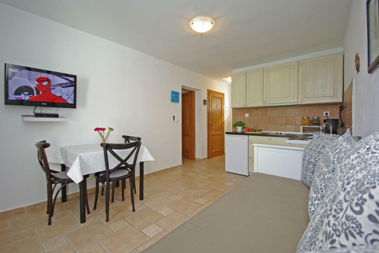 Steinhaus Dalmatien Apartment โปดาซา ภายนอก รูปภาพ